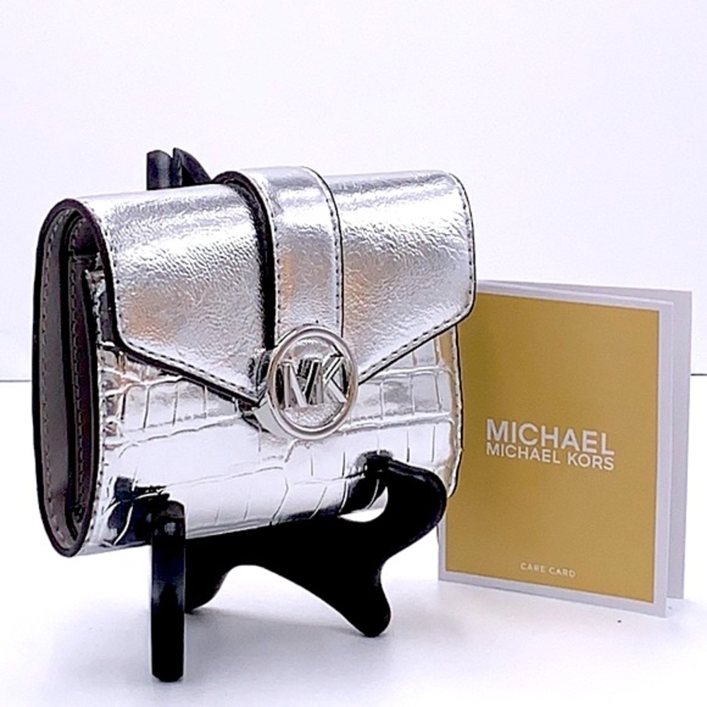 MICHAEL KORS
Carmen Medium Flap bifold Wallet silver color - Picture 1 of 14